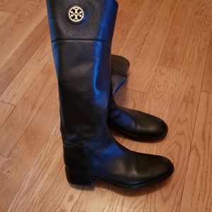 Womans Tori Burch boots with dust bag